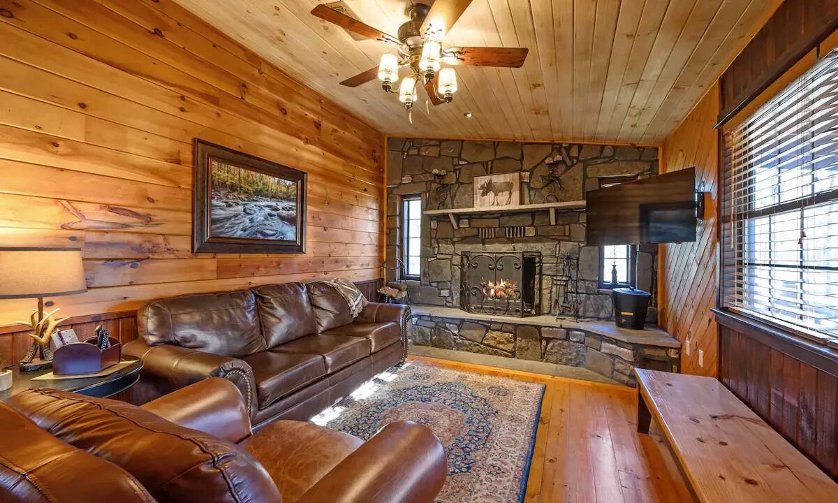 Photo of Livingroom in Hochatown