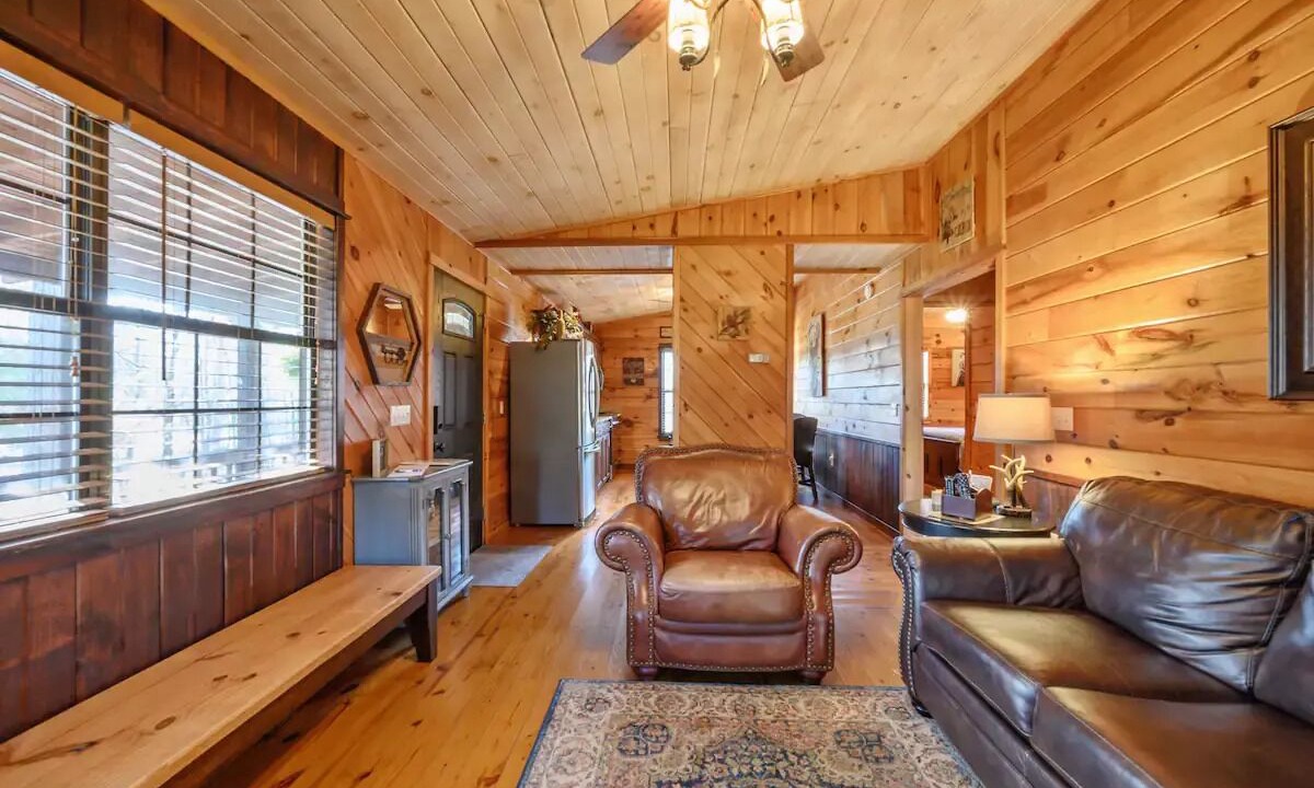Photo of Livingroom in Hochatown
