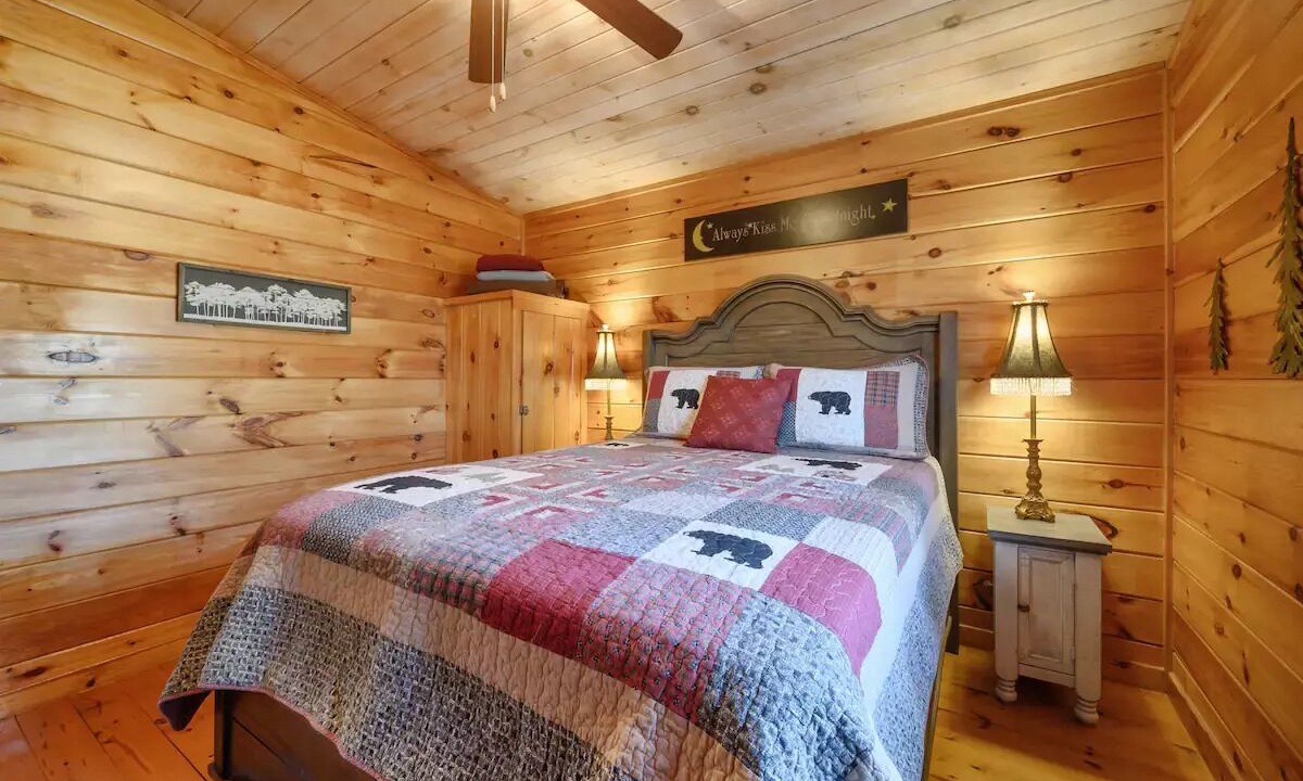 Photo of Bedroom in Hochatown
