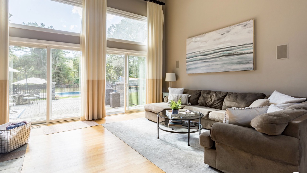 Photo of Livingroom in East Moriches