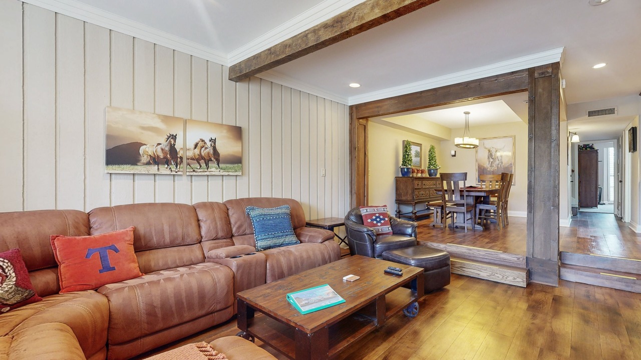 Photo of Livingroom in Lakeway