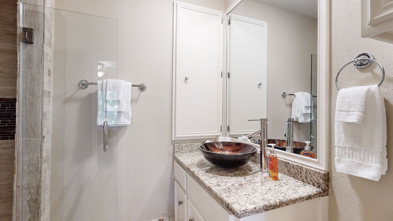 Photo of Bathroom in Lakeway