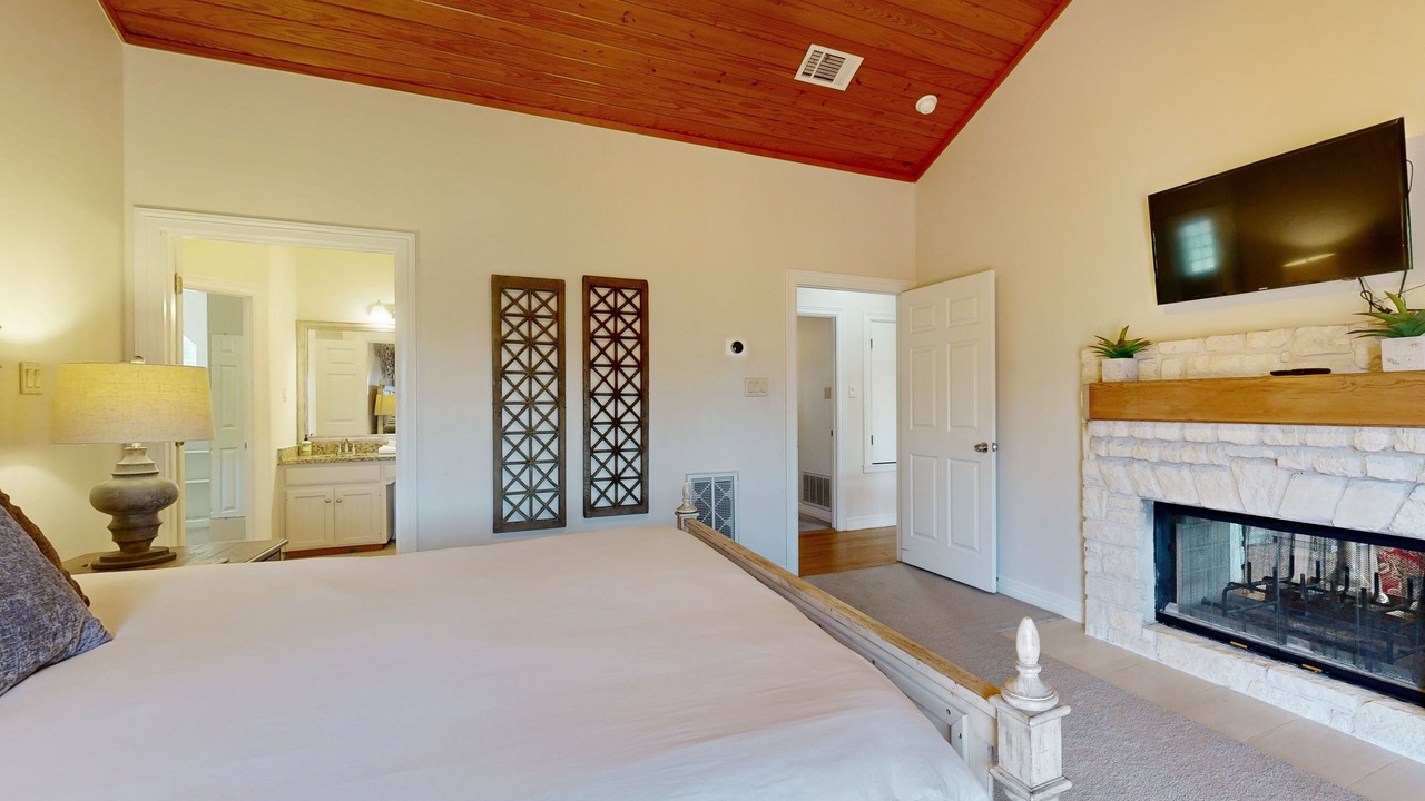 Photo of Bedroom in Spicewood