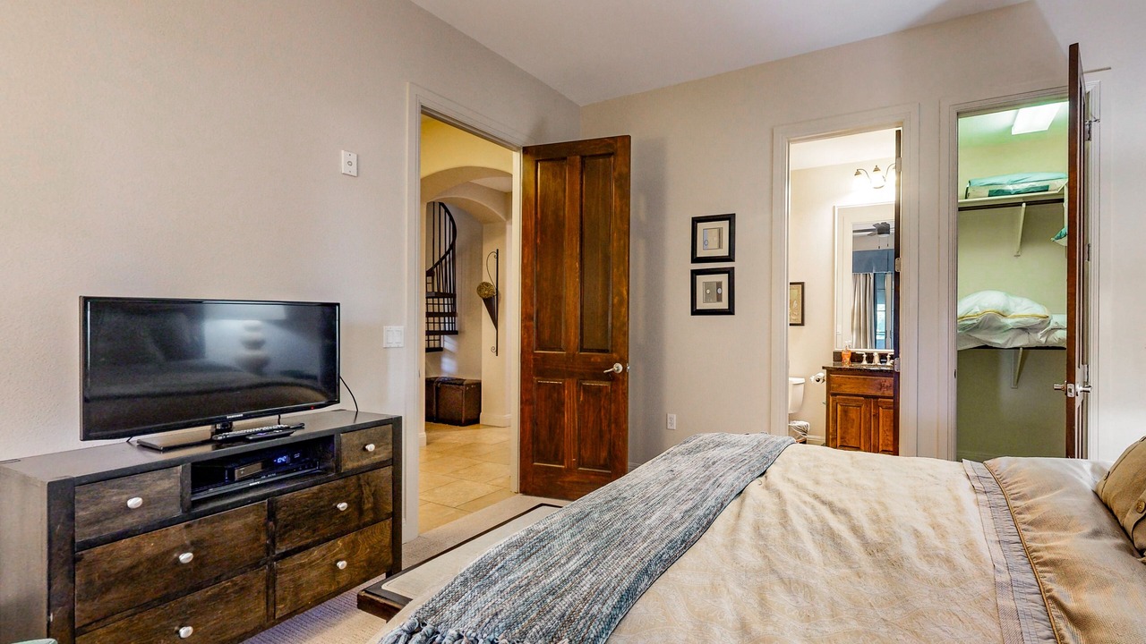Photo of Bedroom in Lakeway