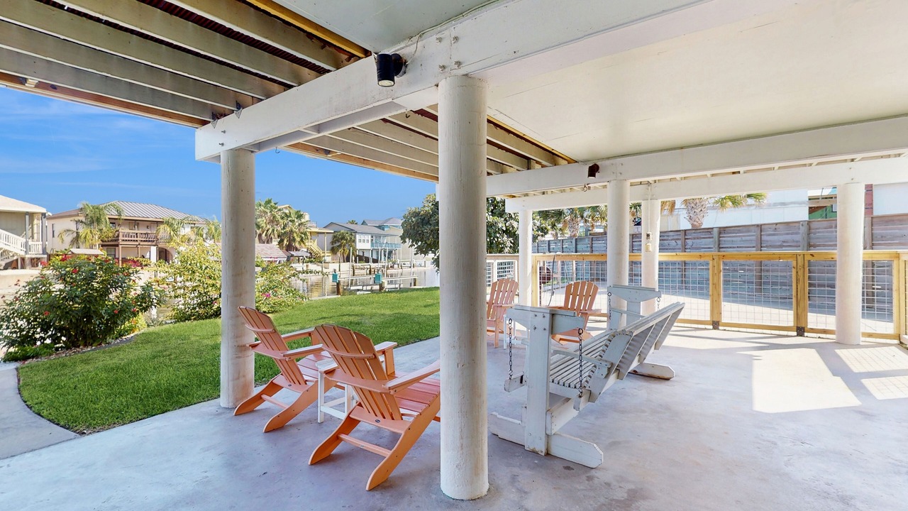 Photo of Patio Balcony in City-by-the Sea
