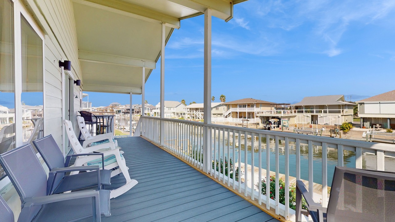 Photo of Patio Balcony in City-by-the Sea