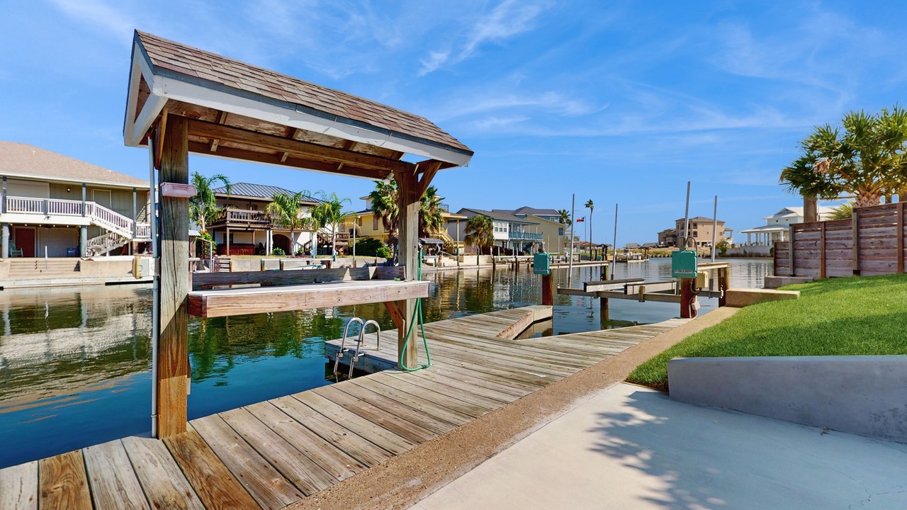 Photo of Outdoor in City-by-the Sea
