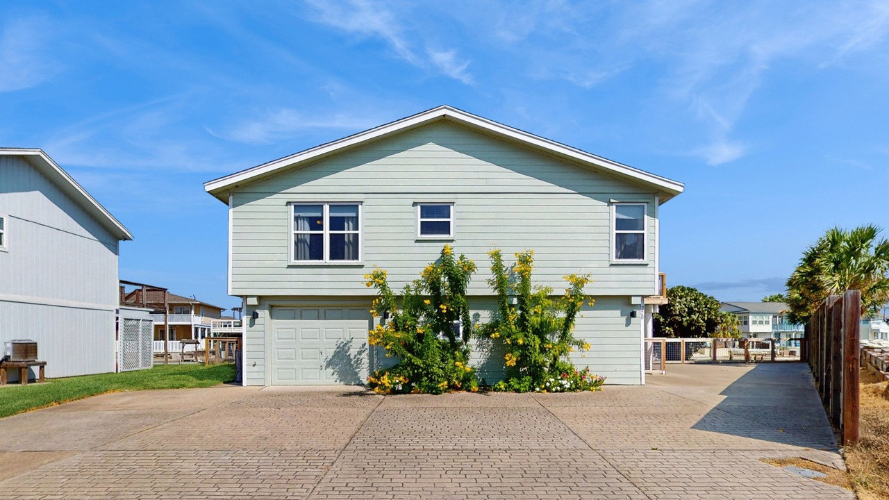 Photo of Outdoor in City-by-the Sea