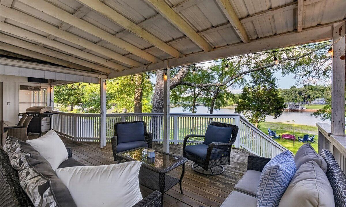 Photo of Patio Balcony in Enchanted Oaks