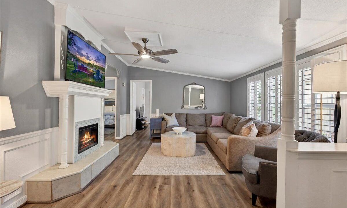 Photo of Livingroom in Enchanted Oaks