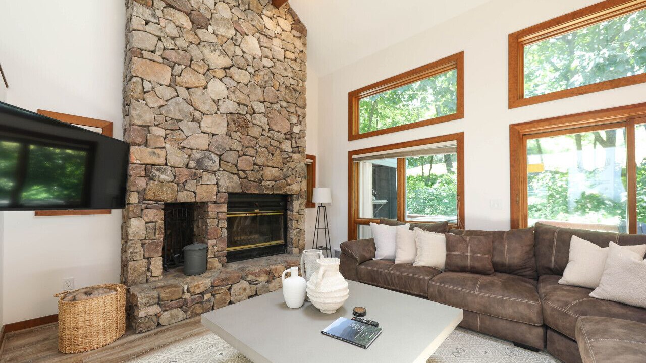 Photo of Livingroom in Nellysford
