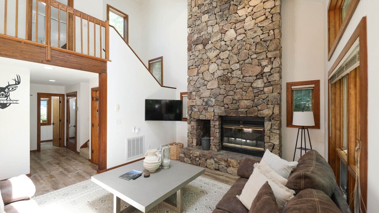 Photo of Livingroom in Nellysford