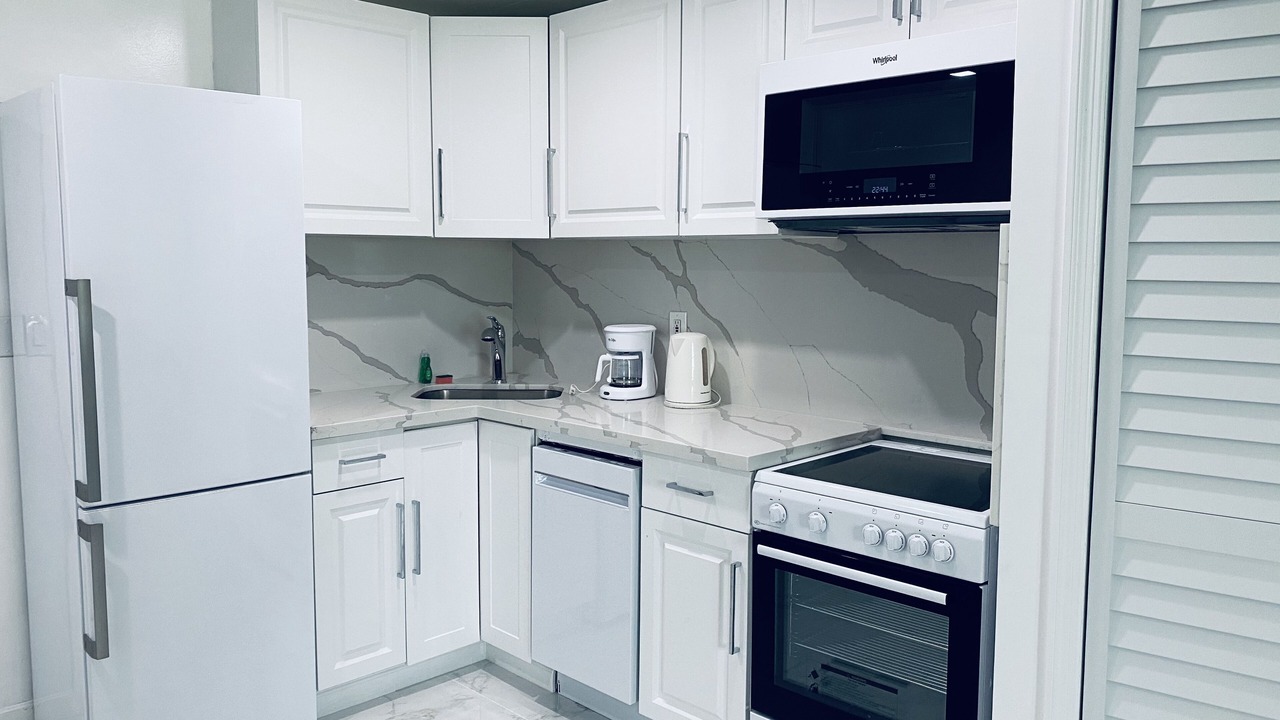 Photo of Kitchen in Flamingo/Lummus