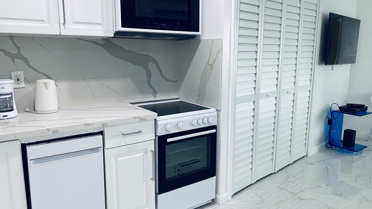 Photo of Kitchen in Flamingo/Lummus