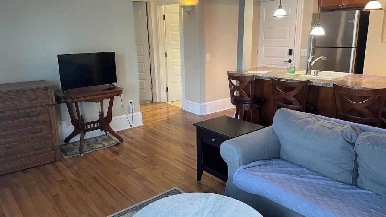 Photo of Livingroom in Lowry Hill East