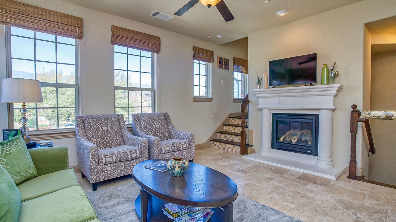 Photo of Livingroom in Legacy Town Center North