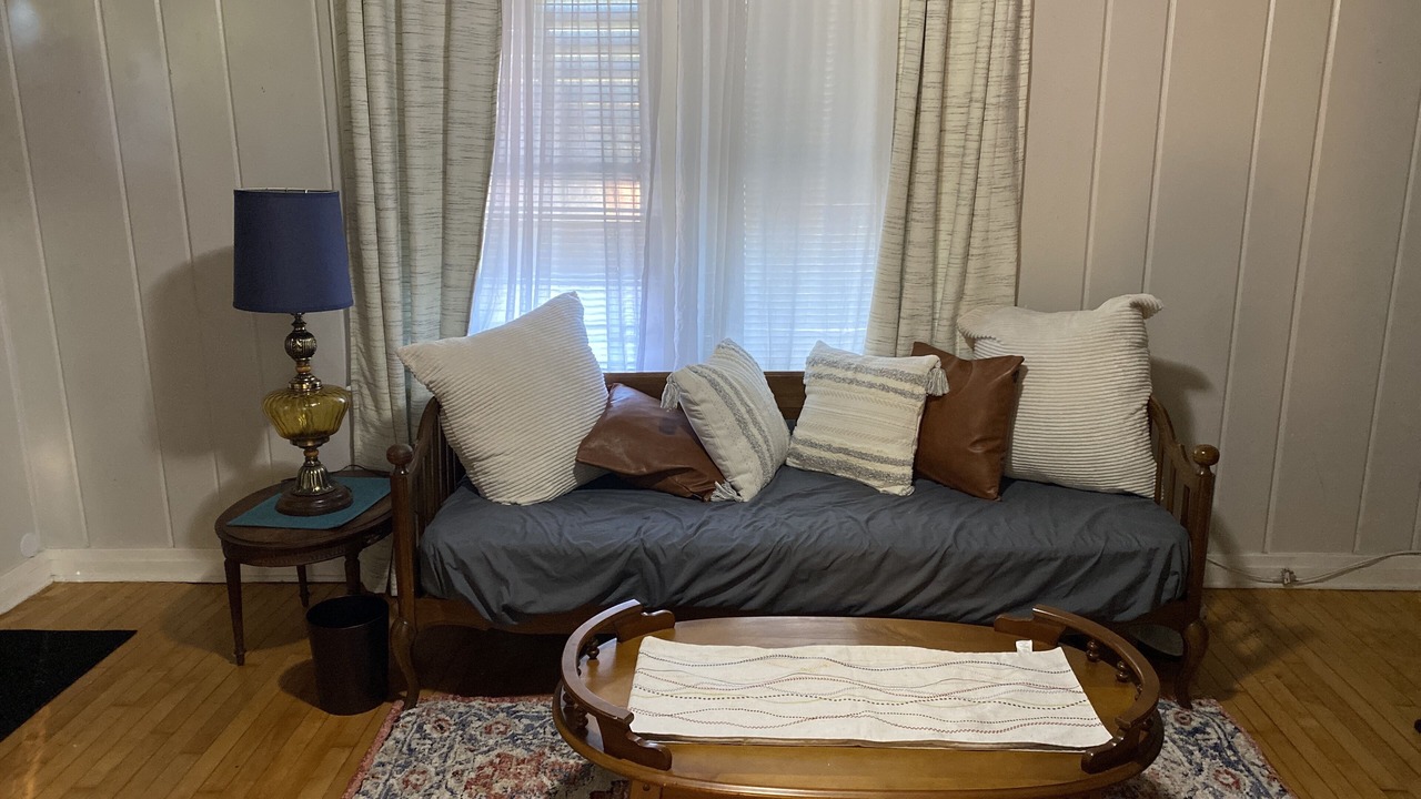 Photo of Livingroom in Sayles Blvd. Area