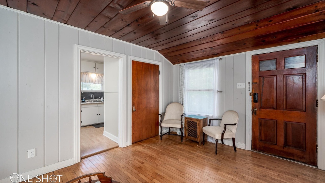 Photo of Livingroom in Sayles Blvd. Area