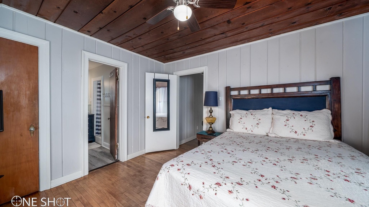 Photo of Bedroom in Sayles Blvd. Area