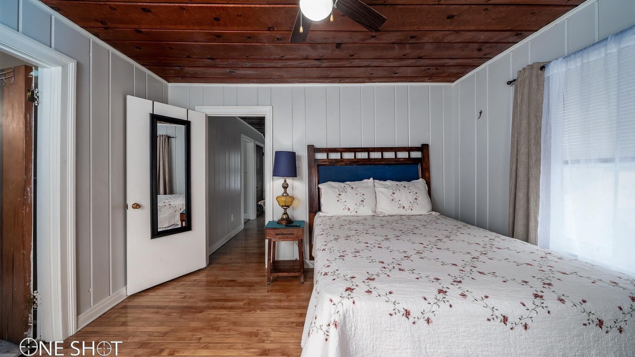 Photo of Bedroom in Sayles Blvd. Area
