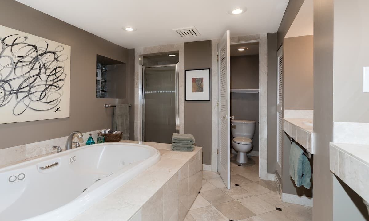 Photo of Bathroom in Wrigleyville