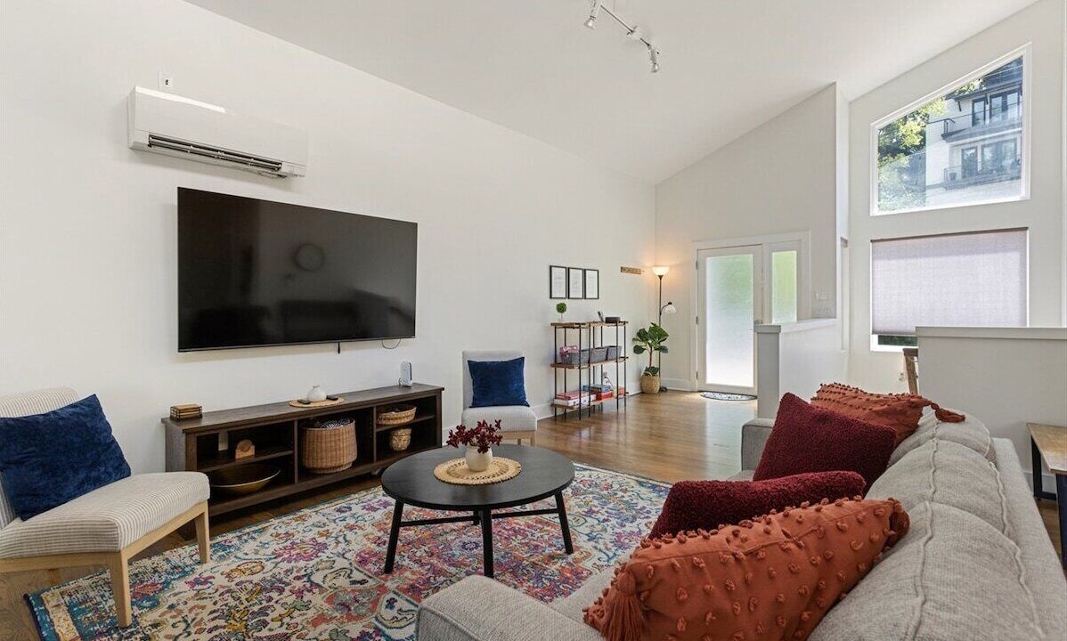 Photo of Livingroom in Northside