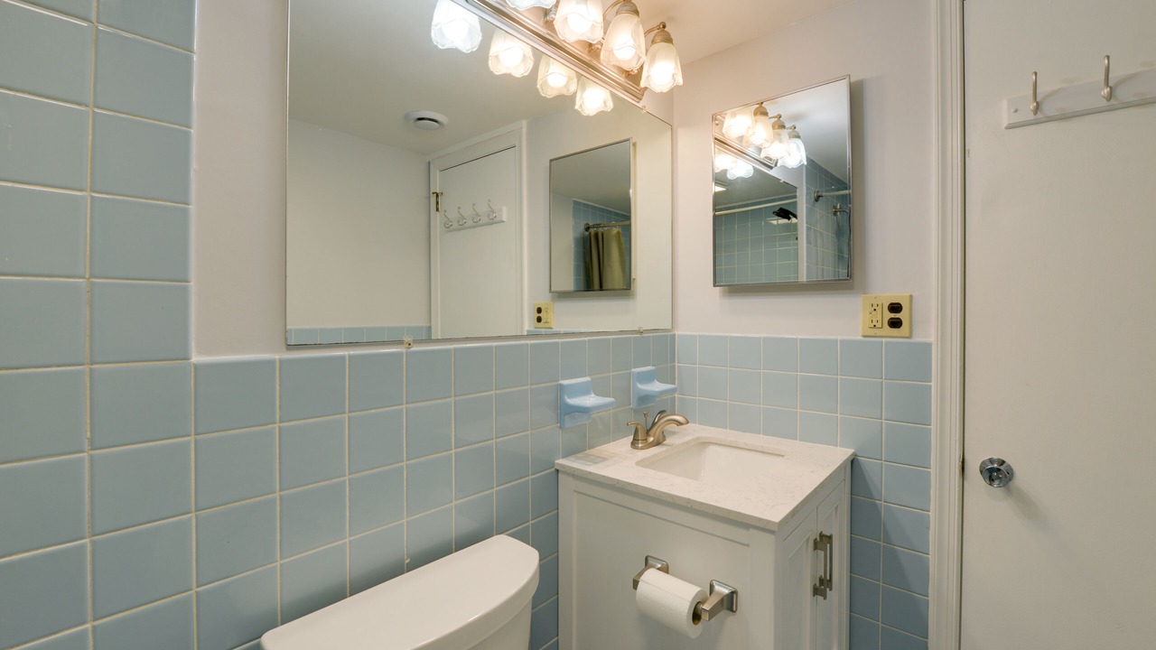 Photo of Bathroom in Admiral Estates