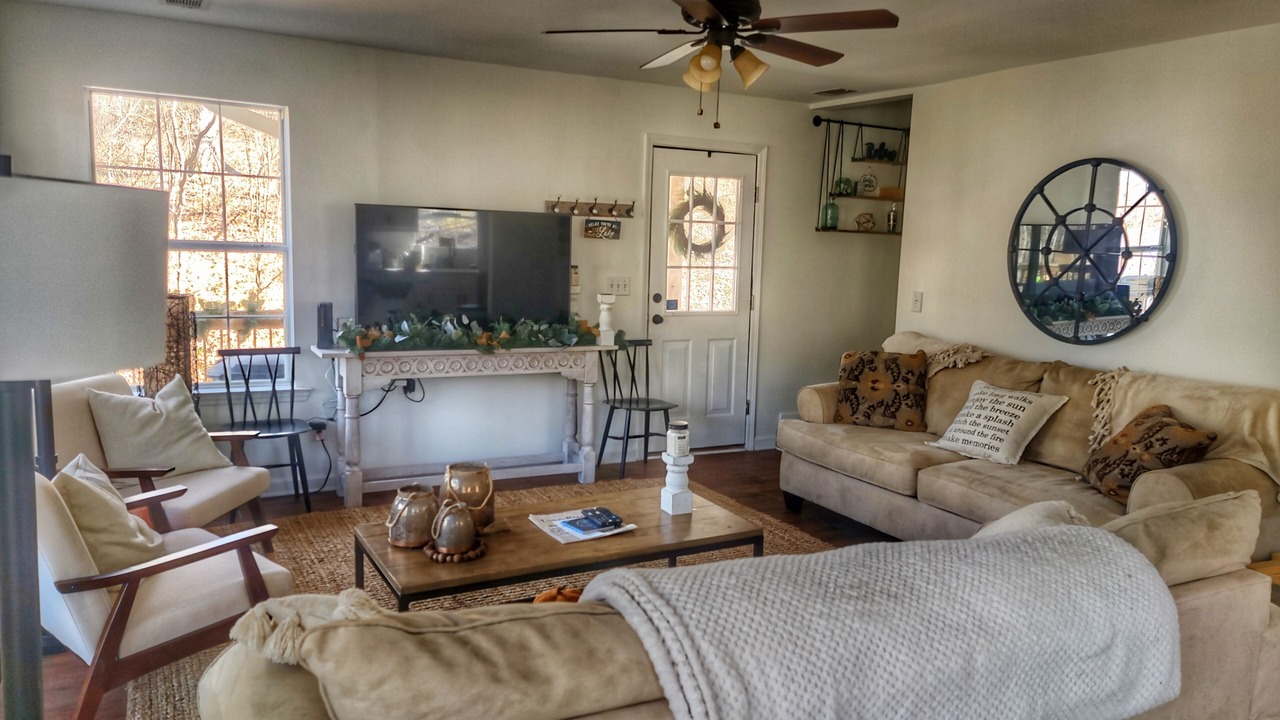 Photo of Livingroom in Eatonton