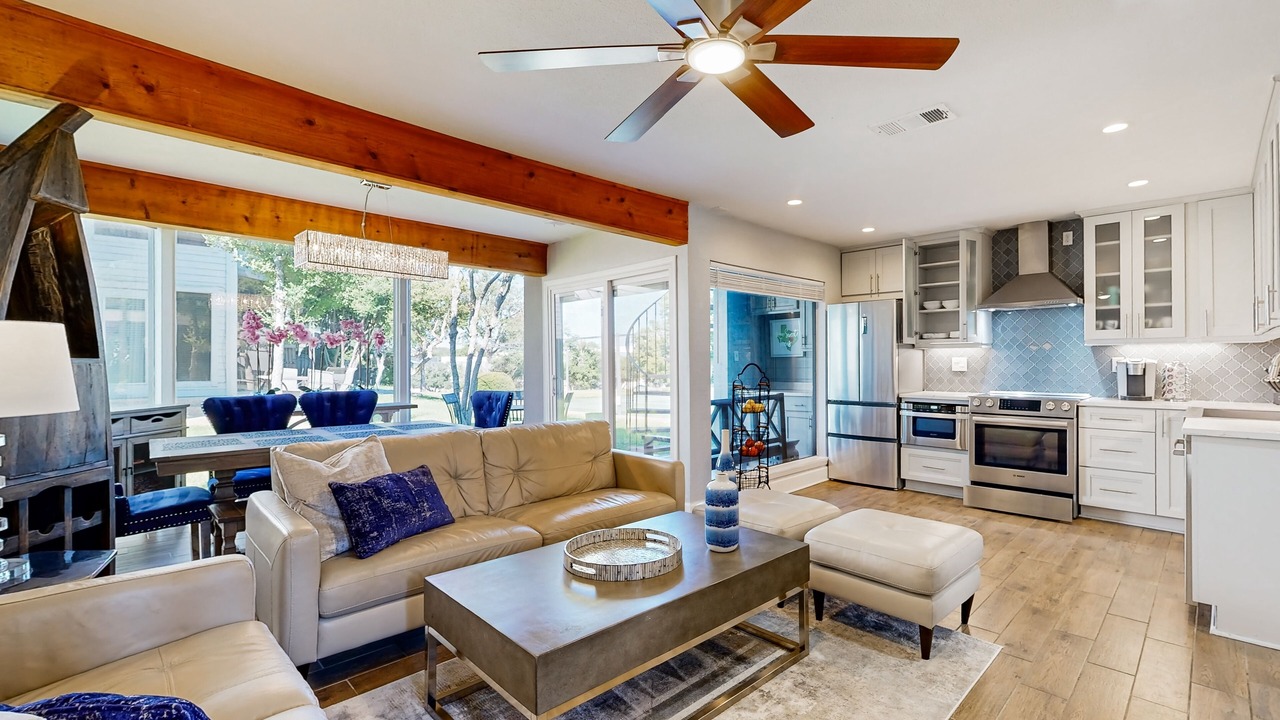 Photo of Livingroom in Lakeway