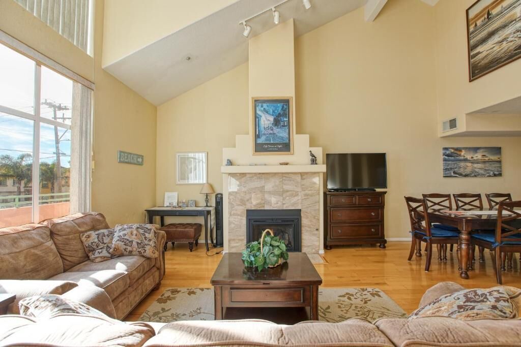 Photo of Livingroom in Downtown