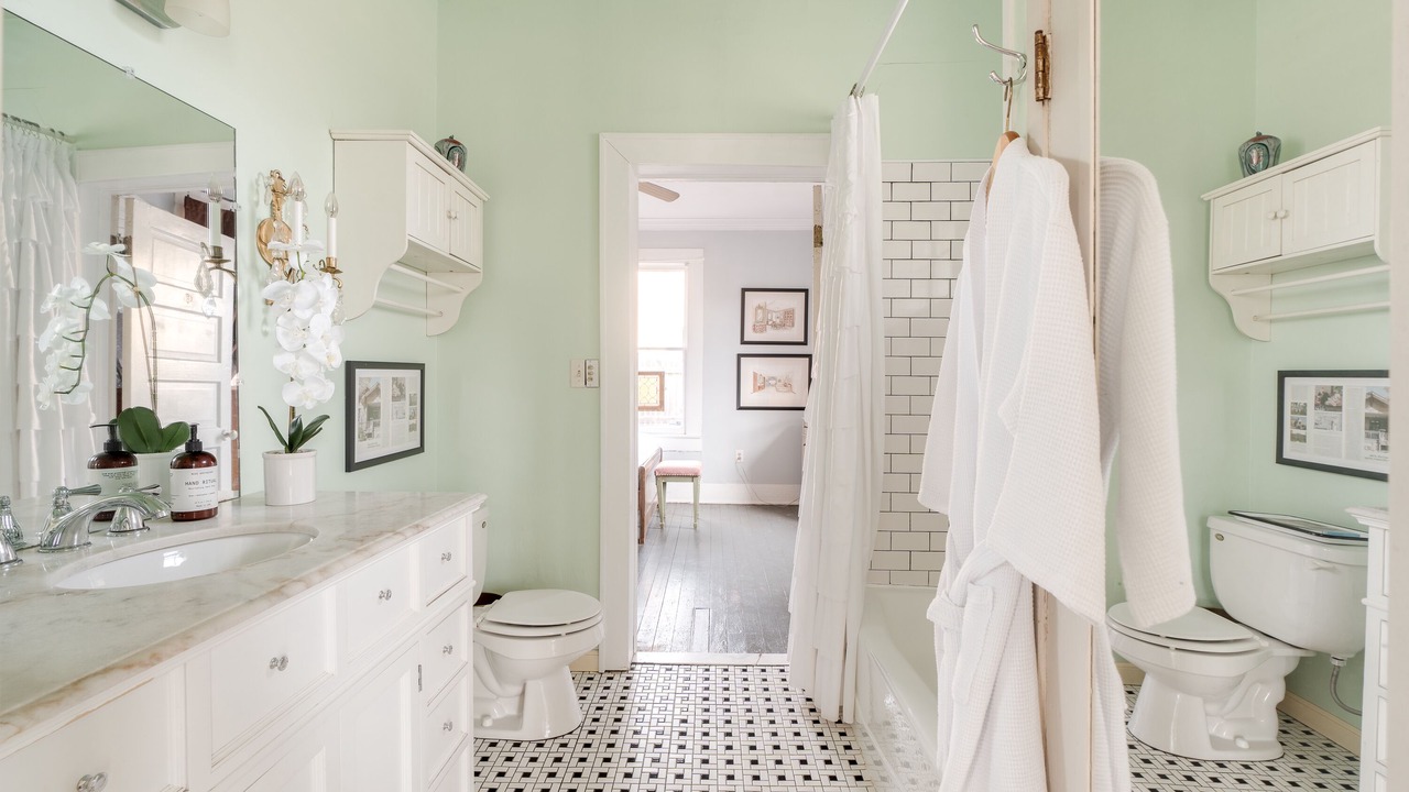 Photo of Bathroom in Central Oklahoma City