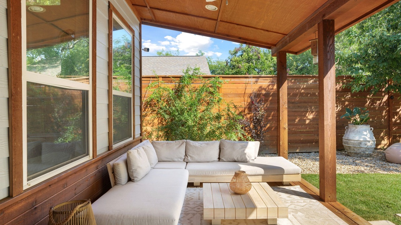 Photo of Patio Balcony in Govalle