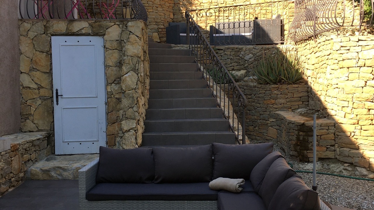 Photo of Patio Balcony in Belgentier