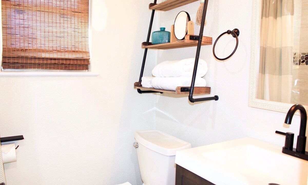 Photo of Bathroom in Pottsboro