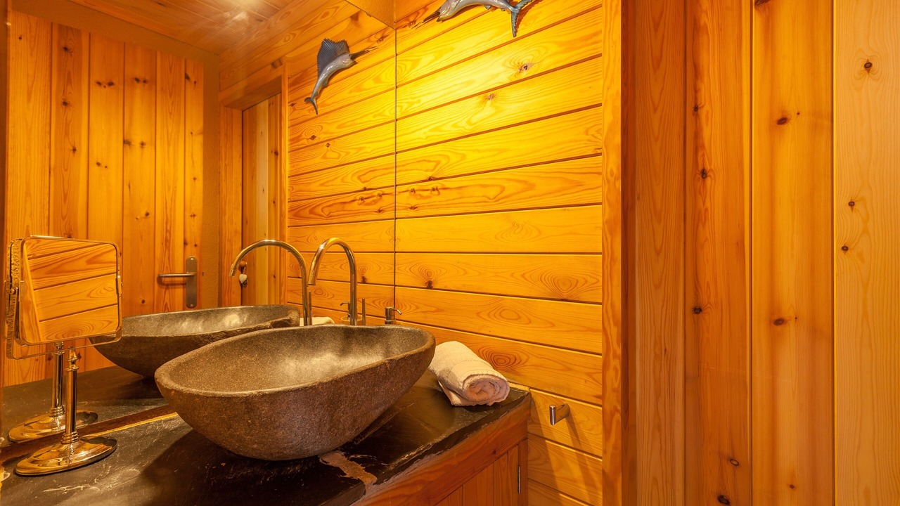 Photo of Bathroom in Pontons