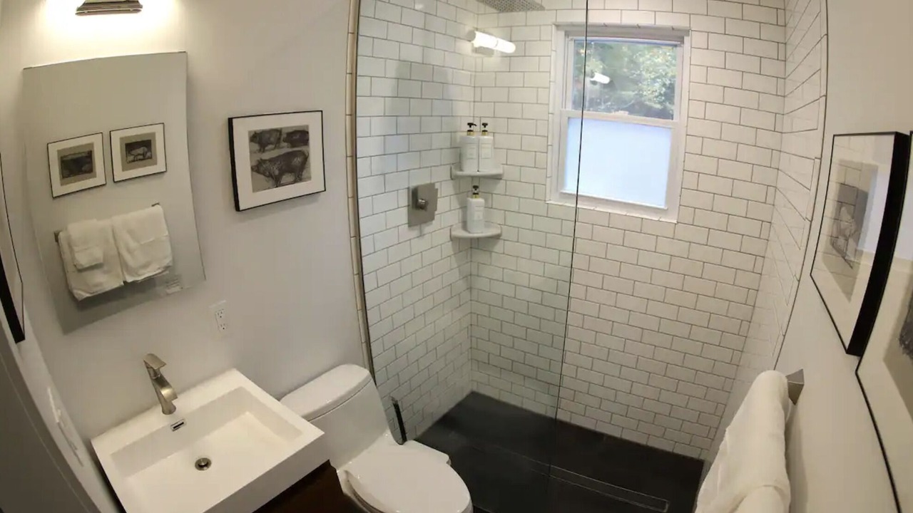 Photo of Bathroom in Roscoe