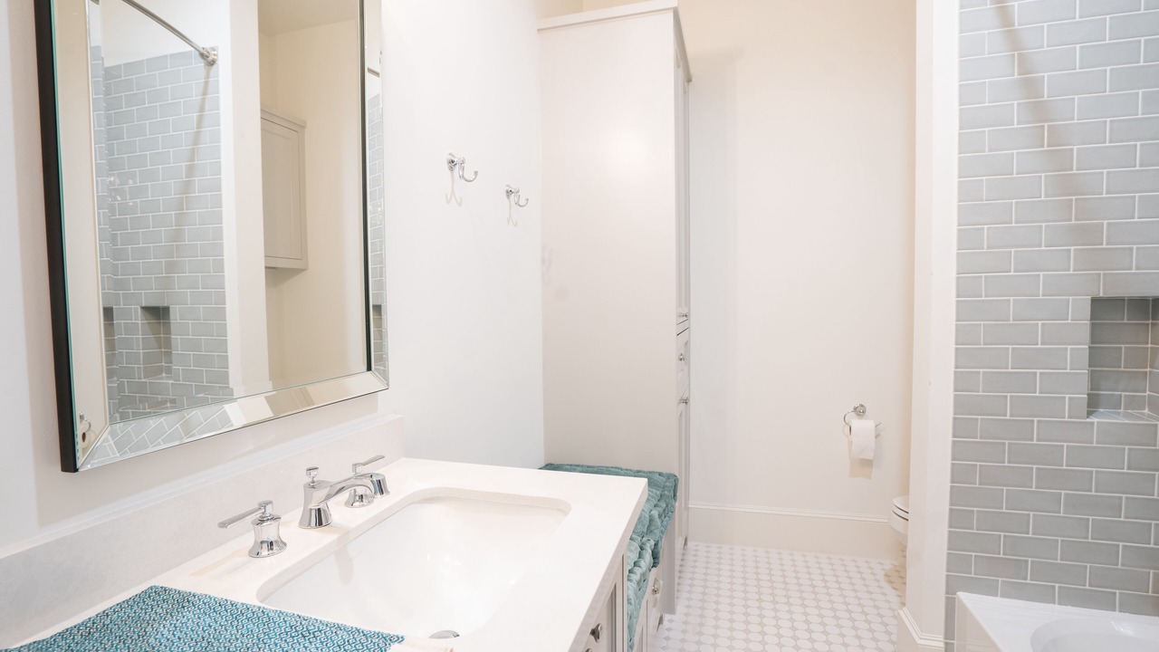 Photo of Bathroom in Lazybrook/Timbergrove