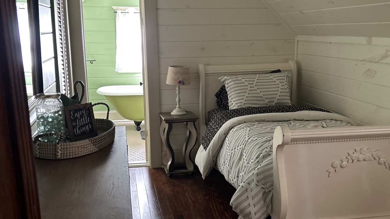 Photo of Bedroom in Sulphur Springs