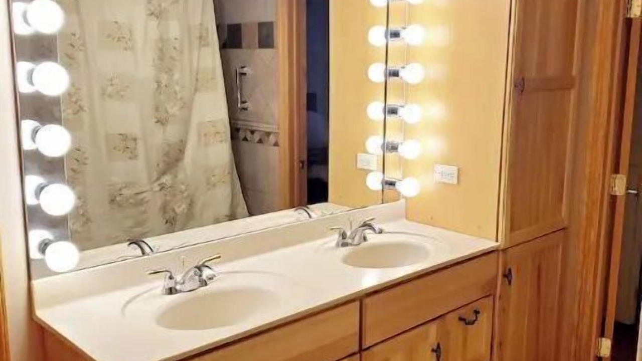 Photo of Bathroom in Guttenberg