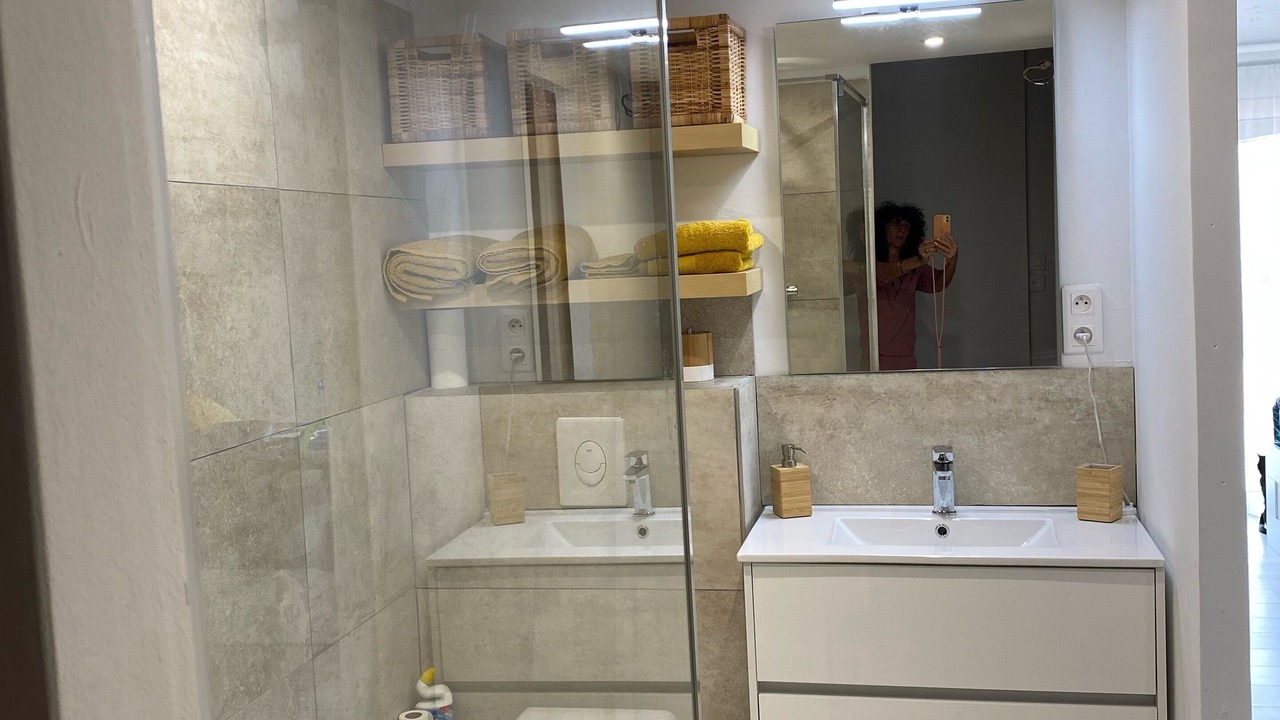 Photo of Bathroom in Neoules
