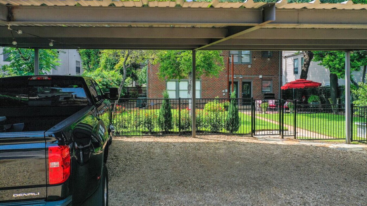 Photo of Outdoor in Oak Lawn