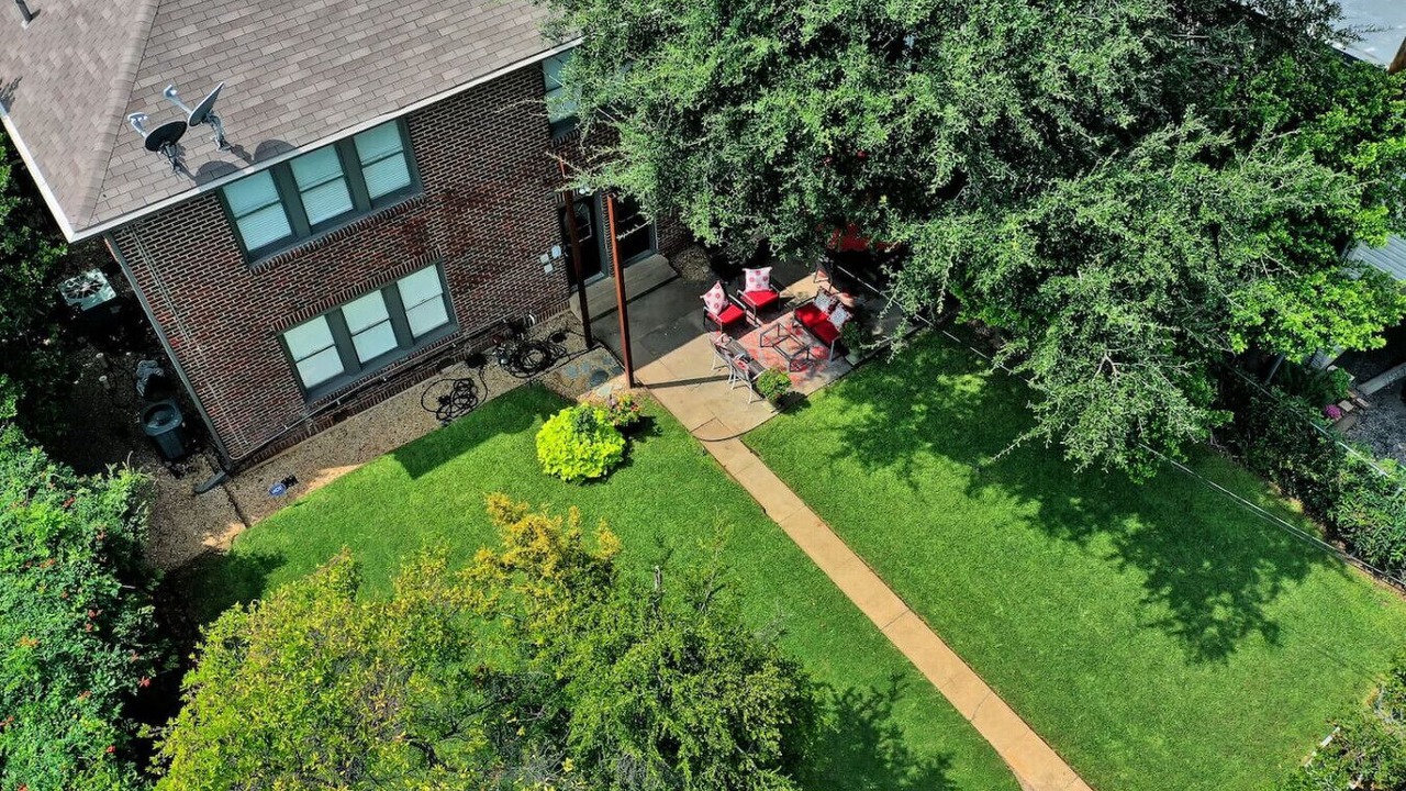 Photo of Outdoor in Oak Lawn