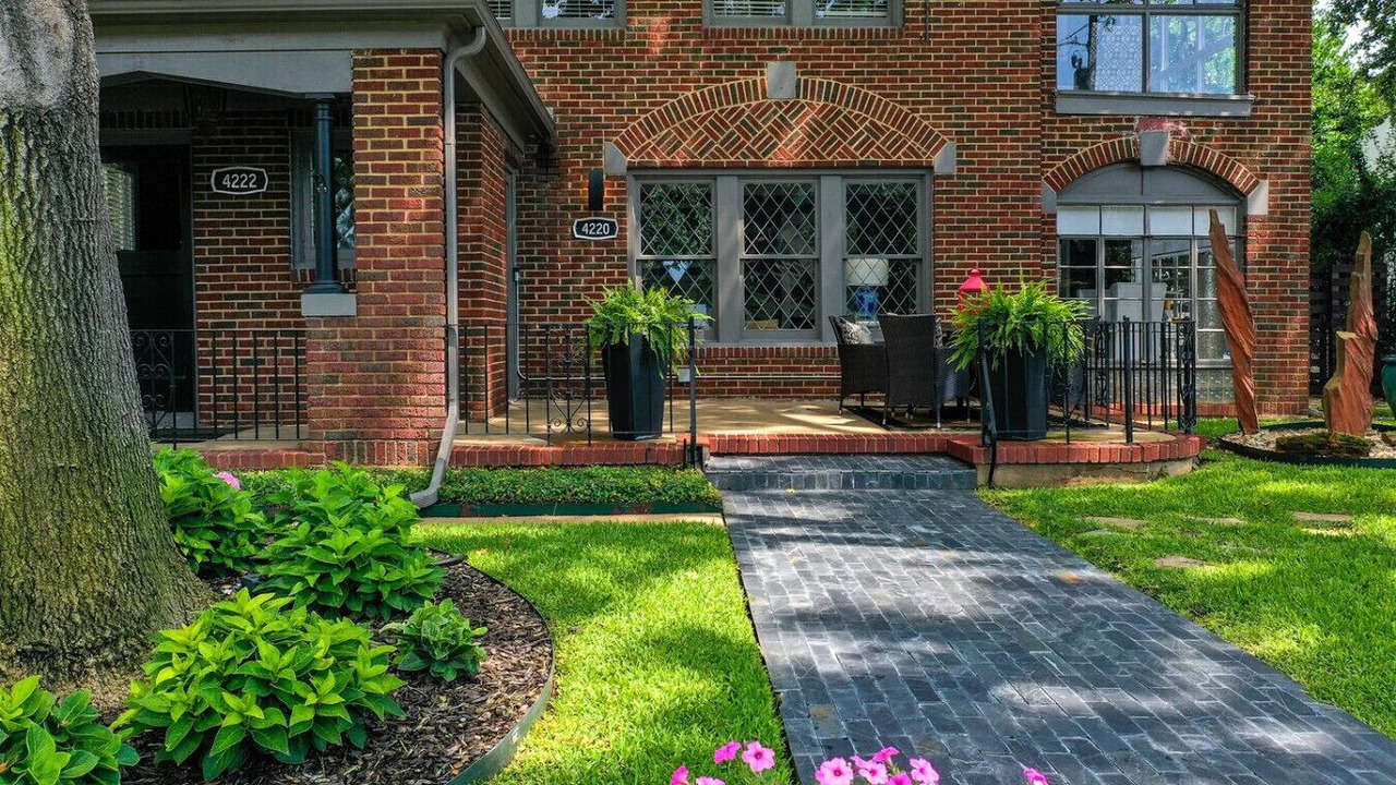 Photo of Outdoor in Oak Lawn