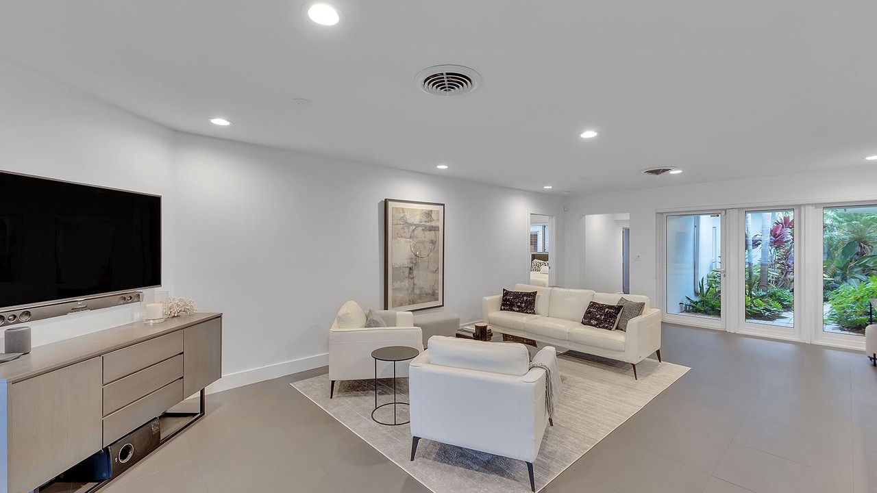 Photo of Livingroom in Central Corals