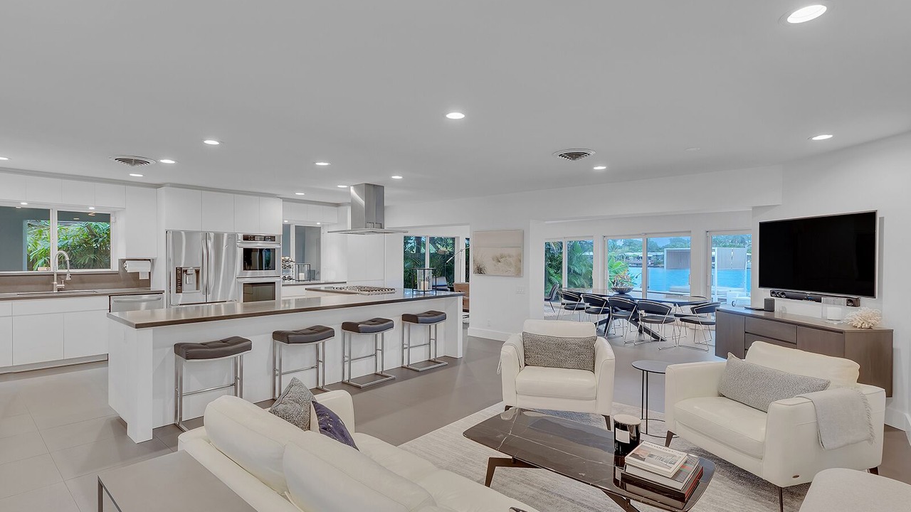 Photo of Livingroom in Central Corals