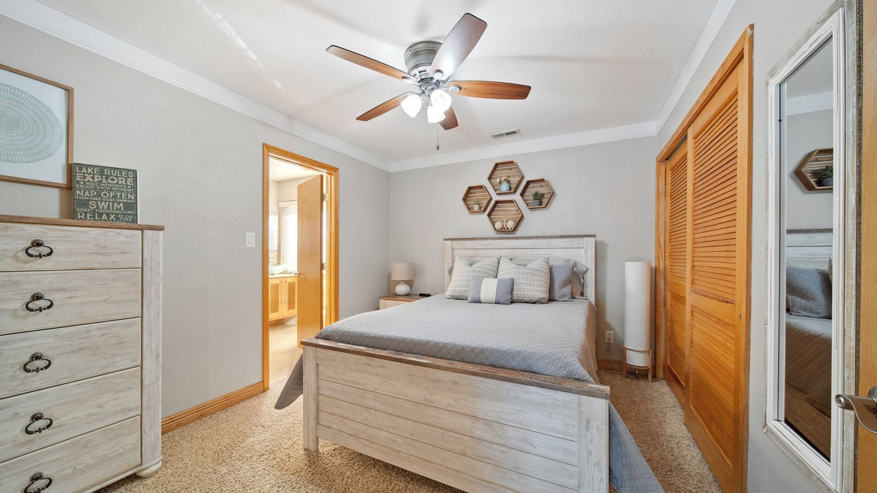 Photo of Bedroom in Sunrise Beach