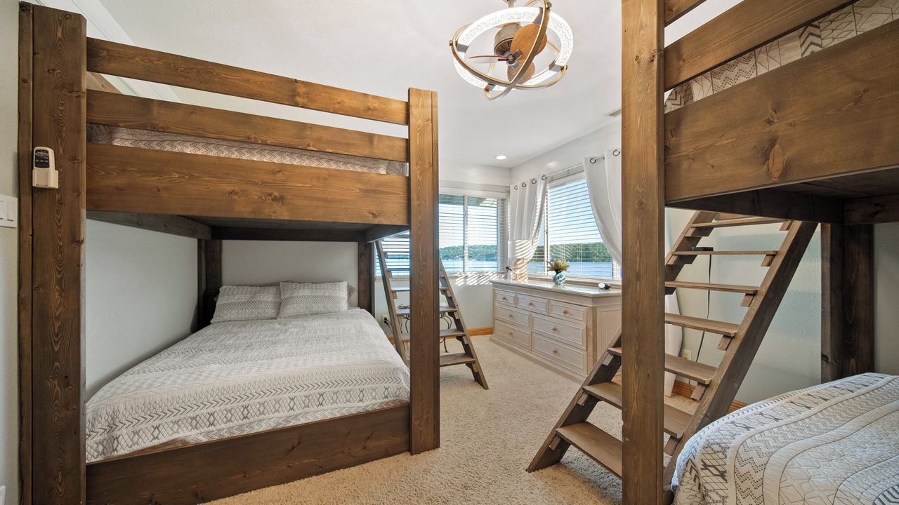 Photo of Bedroom in Sunrise Beach