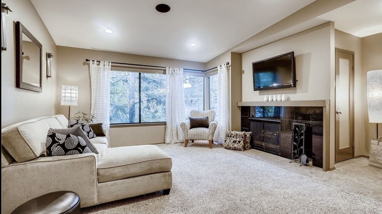 Photo of Livingroom in Northwest Bellevue
