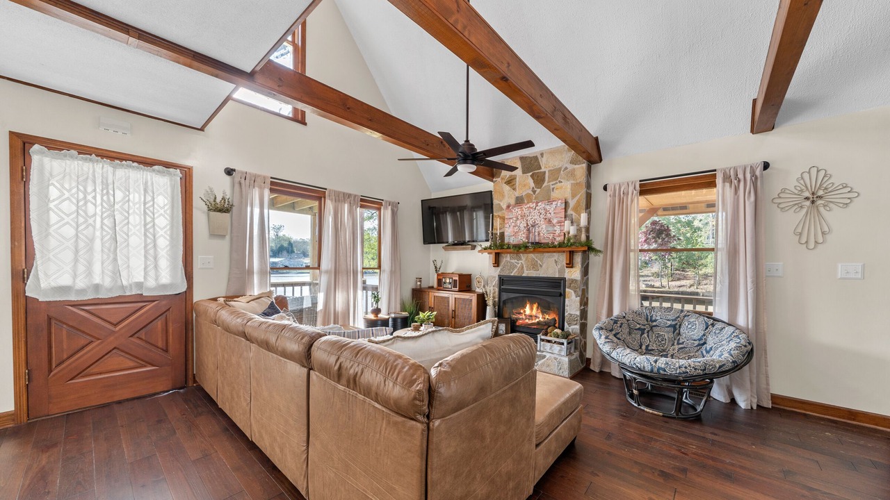 Photo of Livingroom in Eatonton