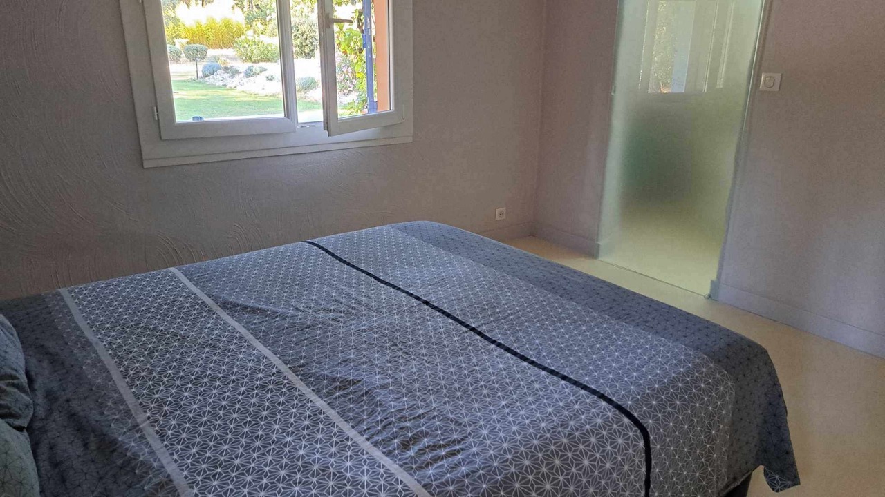 Photo of Bedroom in Uchaux